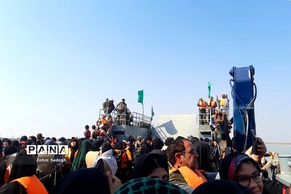 بازدید دانش‌‌آموزان دختر ناحیه‌یک شهرری از مناطق عملیاتی جنوب در اردوی معنوی راهیان نور