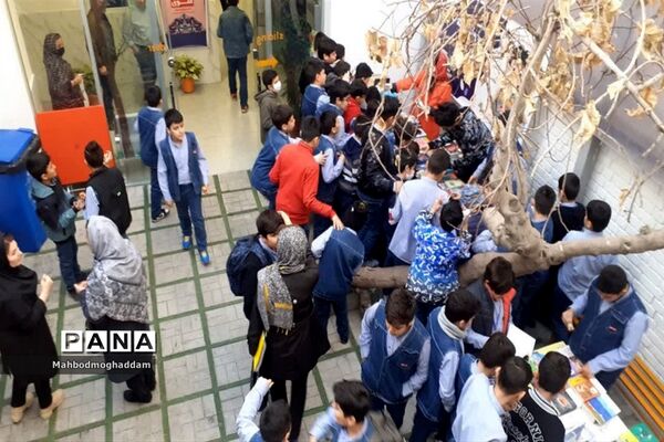برگزاری نمایشگاه کتاب در دبستان پسرانه علوی منطقه ۱۳