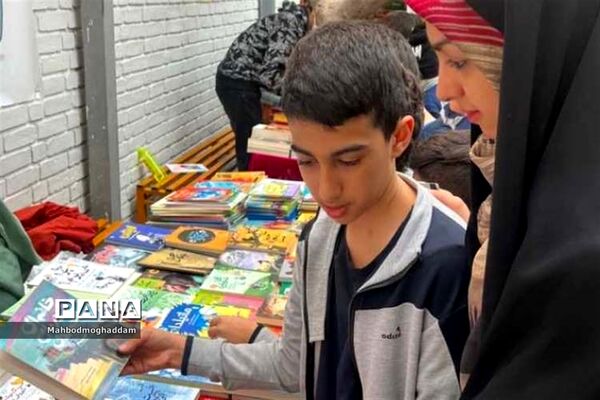 برگزاری نمایشگاه کتاب در دبستان پسرانه علوی منطقه ۱۳