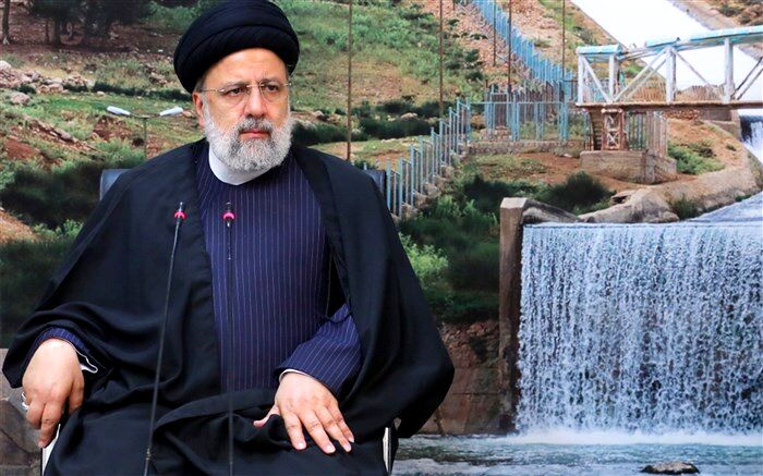 دولت در کنار تکمیل طرح‌های نیمه تمام نسبت به معیشت مردم نیز دغدغه‌مند است