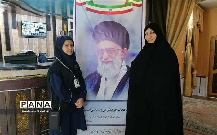 تقویت سواد رسانه و صیانت در فضای مجازی در راستای تحقق تربیت تمام ساحتی دانش‌آموزان است