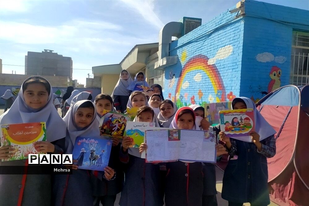 بزرگداشت هفته کتاب و کتابخوانی در دبستان فضیلت شهرستان کاشمر