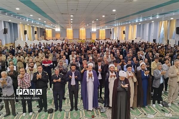 حضور پرشور مردم در نماز جمعه شهرستان رباط‌کریم