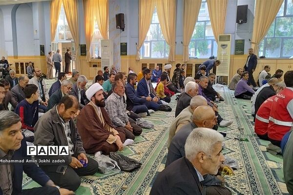 حضور پرشور مردم در نماز جمعه شهرستان رباط‌کریم