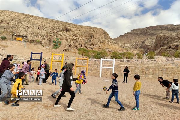 پیاده‌روی خانوادگی درشیراز