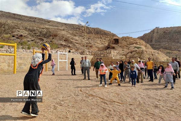 پیاده‌روی خانوادگی درشیراز