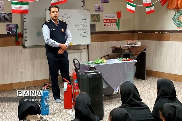 آموزش آتش نشانی و مانور زلزله  در دبیرستان خوارزمی