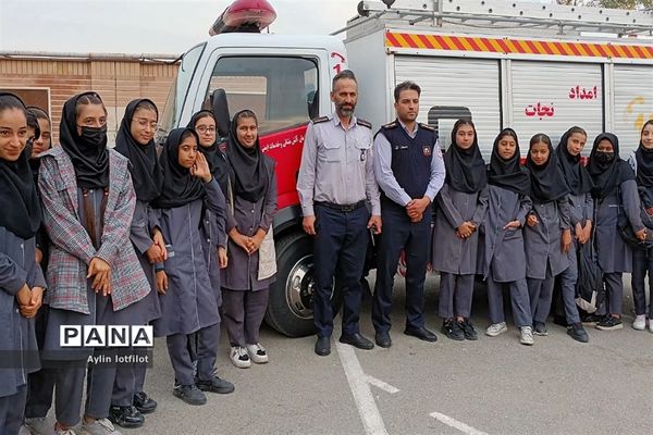 آموزش آتش نشانی و مانور زلزله  در دبیرستان خوارزمی