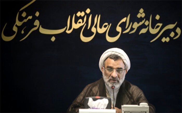 بازنگری سرفصل‌های درسی علوم انسانی باید به وزارت علوم واگذار شود