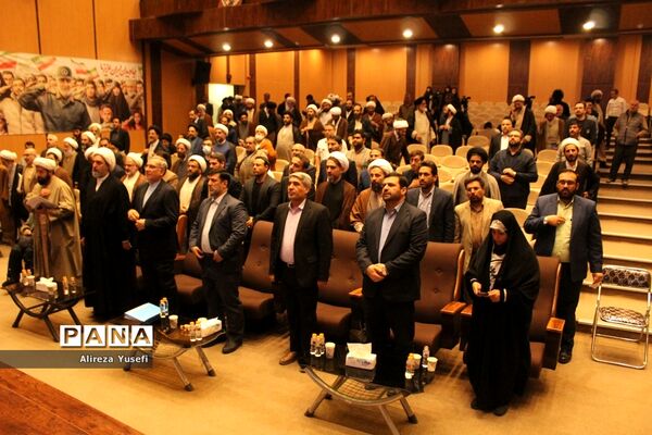 بازدید وزیر بهداشت از نمایشگاه «روایت پیشرفت» در قم
