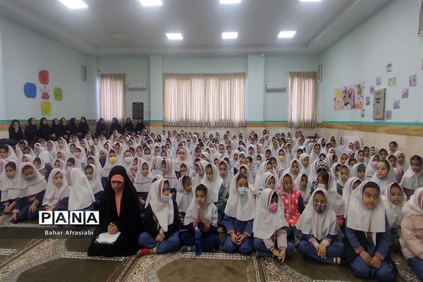 افتتاح کتابخانه مدرسه شهید بنی‌هاشمی به‌مناسبت هفته کتاب و کتابخوانی در شهرستان رباط‌کریم