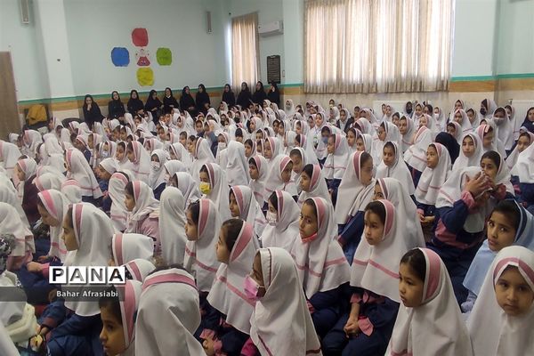 افتتاح کتابخانه مدرسه شهید بنی‌هاشمی به‌مناسبت هفته کتاب و کتابخوانی در شهرستان رباط‌کریم