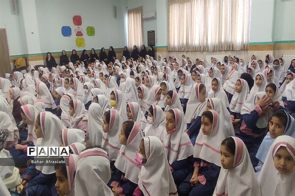 افتتاح کتابخانه مدرسه شهید بنی‌هاشمی به‌مناسبت هفته کتاب و کتابخوانی در شهرستان رباط‌کریم