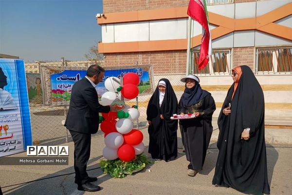 مراسم گرامیداشت هفته کتابخوانی درآموزشگاه شاهد فاطمه زهرا(س) اسلامشهر