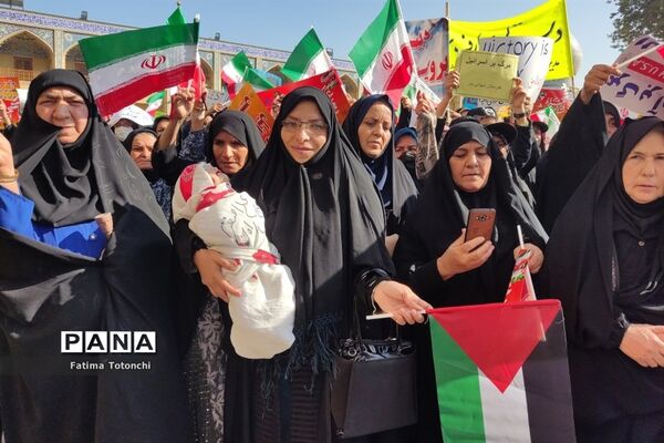 تجمع دانش‌آموزان در حمایت  از کودکان غزه در شیراز