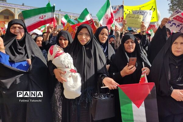 تجمع دانش‌آموزان در حمایت  از کودکان غزه در شیراز