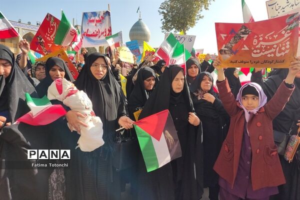 تجمع دانش‌آموزان در حمایت  از کودکان غزه در شیراز