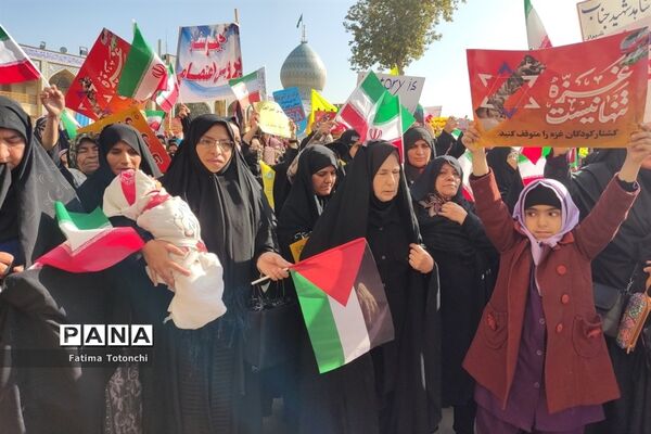 تجمع دانش‌آموزان در حمایت  از کودکان غزه در شیراز