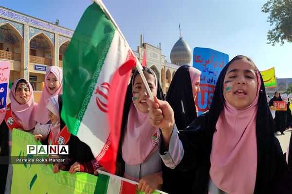 حضور پرشکوه دانش‌آموزان شیرازی در حمایت ازکودکان مظلوم غزه