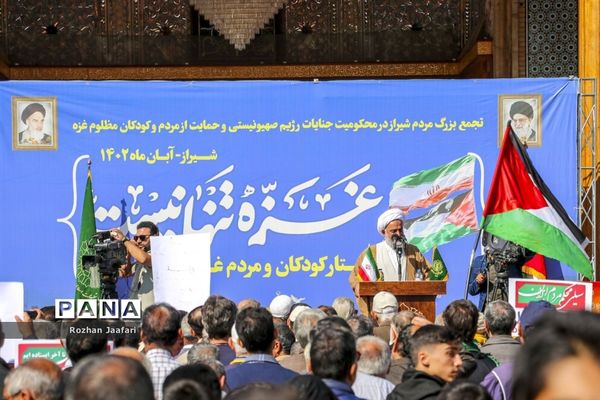 اجتماع بزرگ دانش‌آموزان شیرازی درحمایت ازمردم غزه درحرم شاهچراغ (ع)