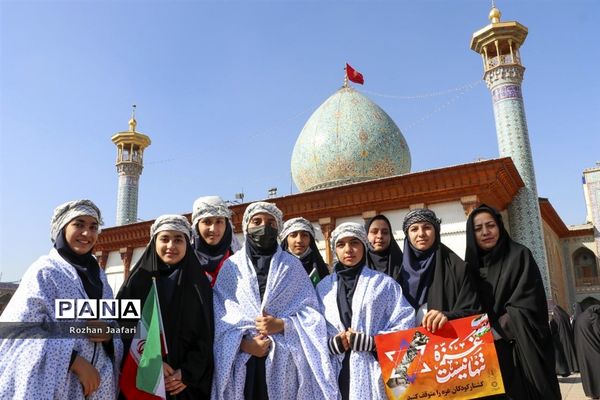 اجتماع بزرگ دانش‌آموزان شیرازی درحمایت ازمردم غزه درحرم شاهچراغ (ع)