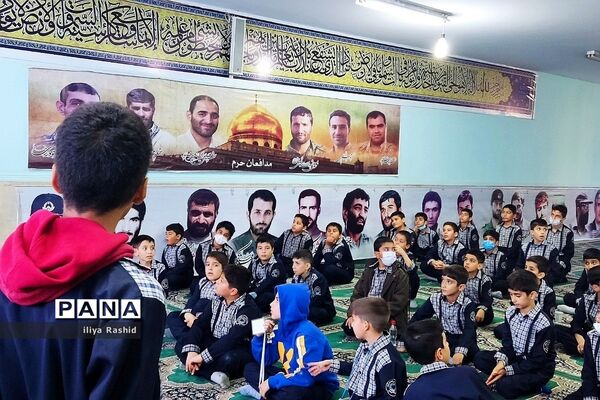 برپایی اقامه نماز جماعت در مدرسه شاهد خاتم‌الانبیا شهرستان‌قرچک