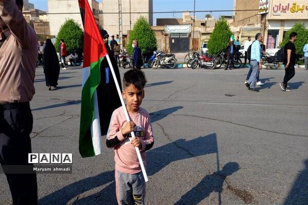 حضور دانش‌آموزان دبیرستان پاینده در تجمع حمایت از کودکان فلسطینی