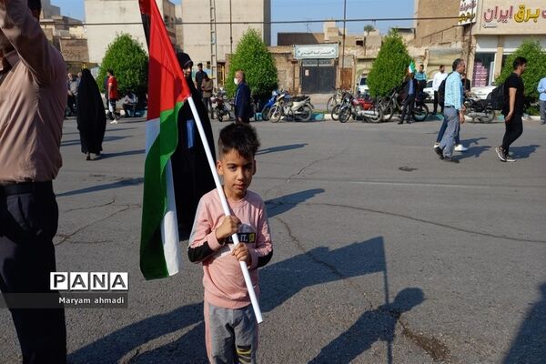 حضور دانش‌آموزان دبیرستان پاینده در تجمع حمایت از کودکان فلسطینی