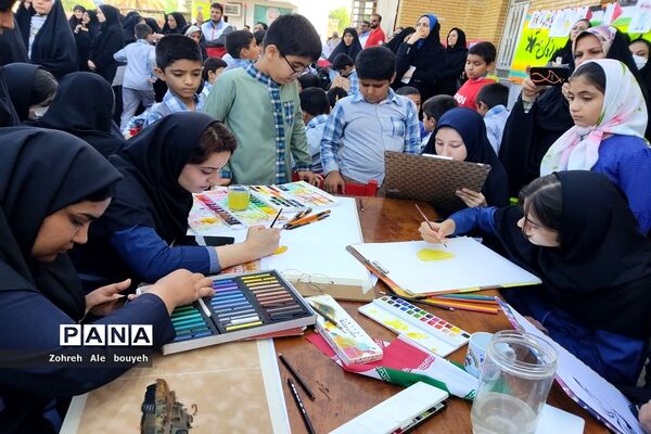 اجتماع دانش‌آموزان دبستان شهید ملاح خورموج در حمایت ازکودکان مظلوم غزه