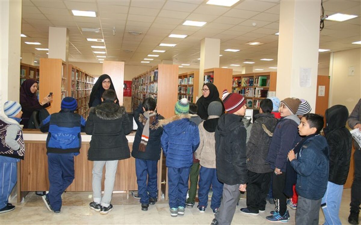 دانش‌آموزان یاسوجی از کتابخانه مرکزی استان کهگیلویه و بویراحمد بازدید کردند
