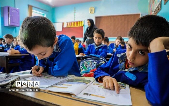 قوانین بانکداری و مالیات به دانش‌آموزان آموزش داده شود