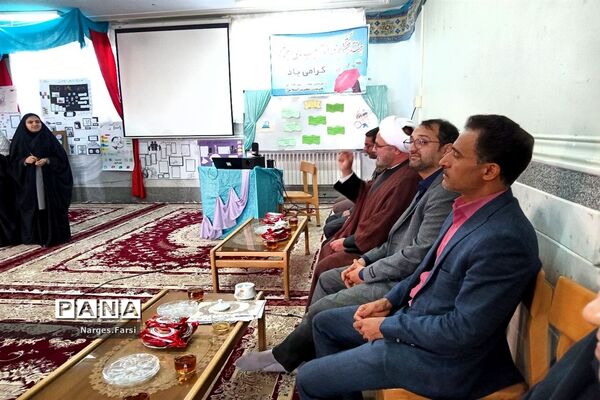 همایش هفته آسیب‌ های اجتماعی در دبیرستان حضرت خدیجه (س) قم