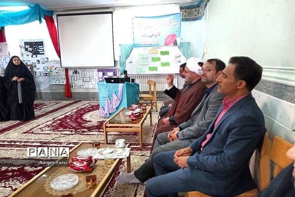 همایش هفته آسیب‌ های اجتماعی در دبیرستان حضرت خدیجه (س) قم