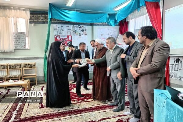 همایش هفته آسیب‌ های اجتماعی در دبیرستان حضرت خدیجه (س) قم