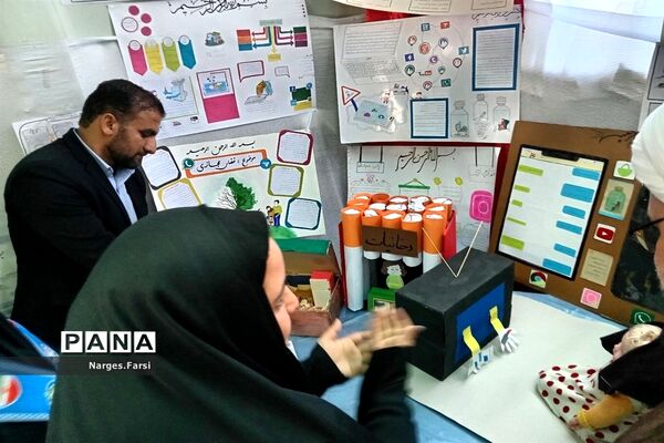 همایش هفته آسیب‌ های اجتماعی در دبیرستان حضرت خدیجه (س) قم