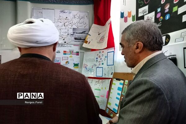 همایش هفته آسیب‌ های اجتماعی در دبیرستان حضرت خدیجه (س) قم