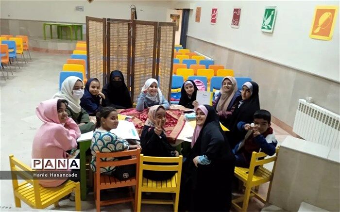 رفاقت دانش‌آموزان با کتاب، در کافه کتاب اتفاق می‌افتد