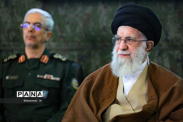 بازدید فرمانده‌کل قوا از نمایشگاه دستاوردهای نیروی هوافضای سپاه پاسداران