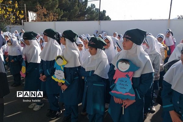 افتتاحیه طرح سفیران سلامت در دبستان حضرت زهرا(س)‌یک رودهن