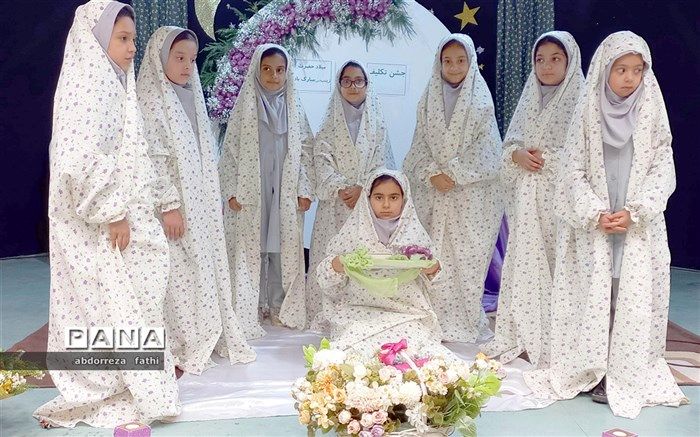 رضایت اولیا، خدمت به پدر و مادر و نماز اول وقت از عوامل سعادت انسان است