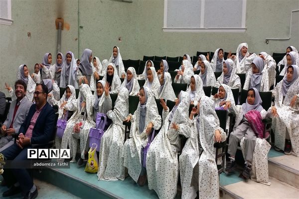 جشن تکلیف دانش‌آموزان آموزشگاه شهید سردار سلیمانی در دلیجان