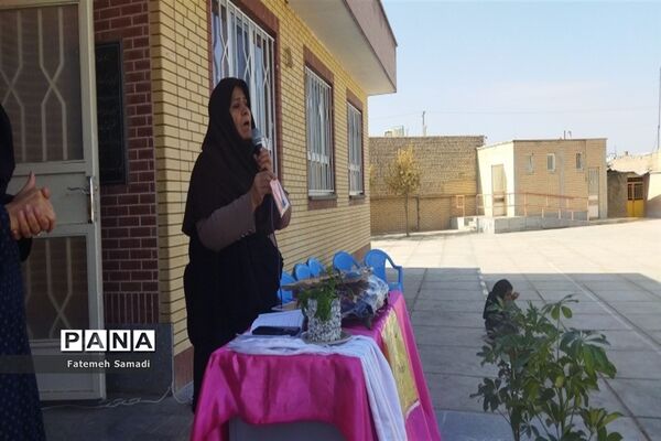 برگزاری جشن ولادت حضرت زینب (س) و روز پرستار در دبیرستان شهید حبیبی کاشمر
