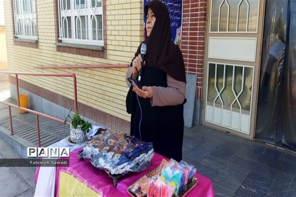 برگزاری جشن ولادت حضرت زینب (س) و روز پرستار در دبیرستان شهید حبیبی کاشمر