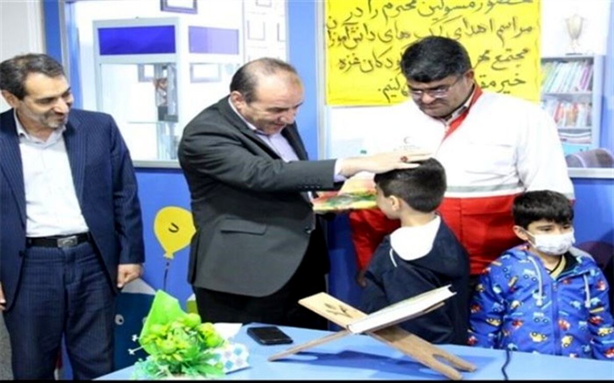 اهدای کمک ١٠٠ میلیون تومانی به کودکان غزه توسط دانش‌آموزان کرمانی