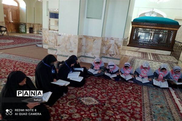 بازدید دانش‌آموزان دبستان ١۵ خرداد کاشمر از کتابخانه آرامگاه آیت‌‌الله مدرس