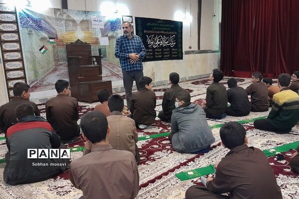 نماز جماعت در دبیرستان علامه طباطبایی ناحیه 2ری