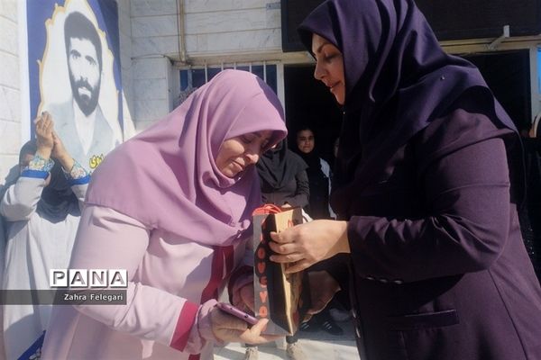 برگزاری مراسم روز پرستار و ولادت حضرت زینب(س) در مدرسه شهید‌ ملاآقایی