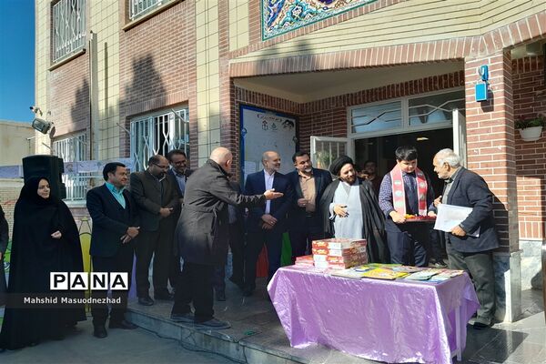 آئین نواختن زنگ کتاب در دبستان پسرانه فرهنگ شکوه