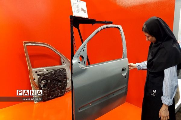 بازدید دانش‌آموزان دبیرستان راز صفادشت از کارخانه نو‌آوری و صنایع خلاق آمپر