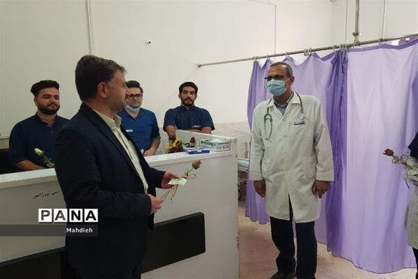 تجلیل از پرستاران بیمارستان مدرس توسط اداره اوقاف وامور خیریه کاشمر